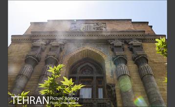 بازدید اعضا شورای شهر از محوطه سردرب باغ ملی و میدان مشق 22