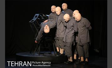 نمایش محفل بی عاری‎ 3