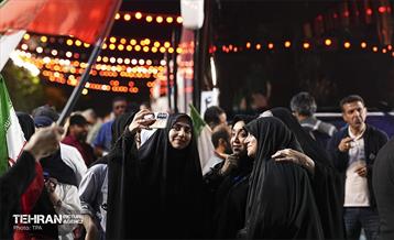 آیین بدرقه زائر اولی‌ها به‌ سوی عتبات عالیات در میدان انقلاب 26