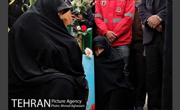 غبارروبی مزار شهدای آتش نشان باحضور خادمین حرم معصومه (س) 13