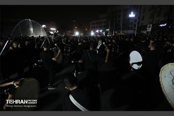عزاداری شب تاسوعای حسینی در میدان منیریه 1