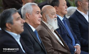 رونمایی از تندیس مولانا در میدان محمدیه 32