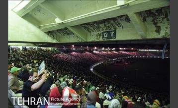 تماشای دیدار تیم‌های ملی ایران و پرتقال در استادیوم آزادی 1