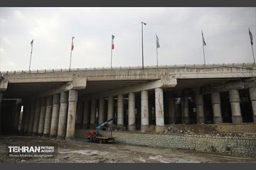 بازدید دانشجویان از پروژه مقاوم‌سازی پل تقاطع بزرگراه همت و رودخانه کن 20