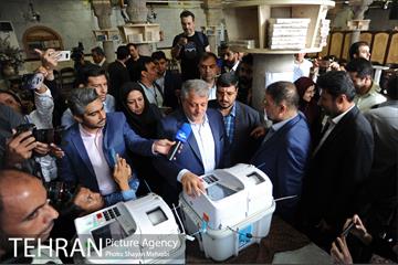 حضور محسن هاشمی در مسجد فخریه برای انتخابات شورایاری ها 4