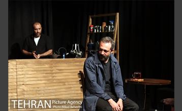 نمایش سنگ ها برای آنتیگون 5