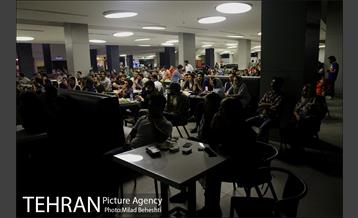 تماشای دیدار فینال یورو 2016 در فودکورت بازار چارسو‎ 1