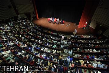نقد فیلم زیر سقف دودی در فرهنگسرای ارسباران‎ 8