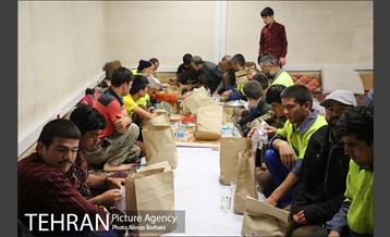 توزیع افطار بین پاکبان های شهر تهران 18
