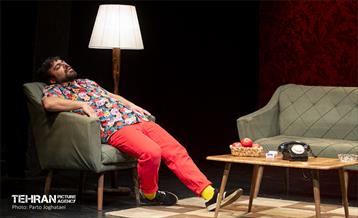 نمایش «بیماری خانواده میم» 2