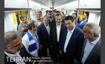 بازدید معاون اول رئیس جمهور به همراه شهردار تهران از کارخانه واگن‌سازی تهران 37