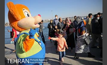 گردهمایی بزرگ عروسک‌های نوروزی در دریاچه شهدای خلیج فارس 11