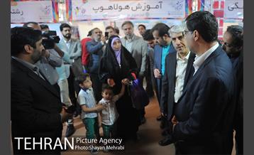 بازدید حسینی مکارم سرپرست شهرداری تهران ار نمایشگاه کتاب 58