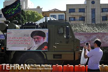 نمایشگاه دفاع مقدس در میدان بهارستان 24