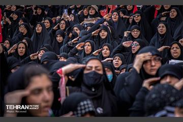مراسم اقامه نماز بر پیکر آقای شهید ایران 19