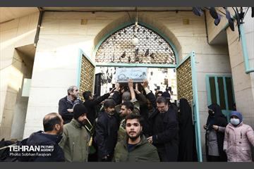 تشییع پیکر شهید گمنام در مسجد حجت(عج) 2