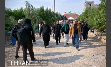 بازدید پیروز حناچی از موکب‌های مسیر نجف تا کربلا 3