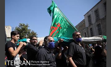 عزاداری ظهر عاشورای حسینی در چهار راه گلوبندک 2