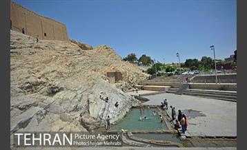 جاری‌ شدن آب در چشمه‌علی 38