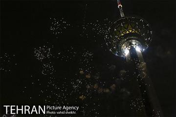 نورافشانی برج میلاد همزمان با ولادت حضرت علی (ع) 7