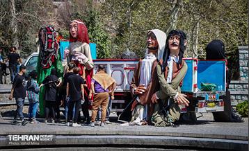 جشن بهار اولی‌ها با عروسک‌های غول پیکر 11