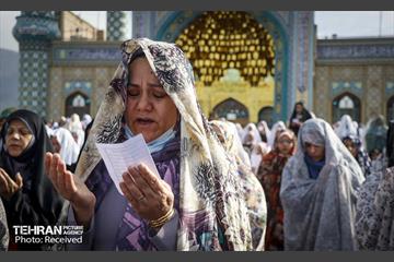 اقامه نماز عید فطر در امامزادگان پنج تن لویزان  7