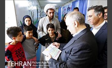 بازدید مدیر کل دفتر شهردار تهران از مدرسه صبح رویش 20