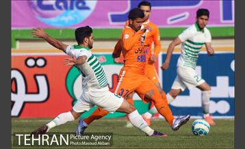 دیدار تیم های فوتبال سایپا تهران و ذوب آهن اصفهان