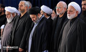مراسم اقامه نماز بر پیکر آقای شهید ایران 49