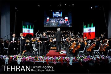 شب موسیقی انقلاب در منطقه گردشگری عباس آباد 45