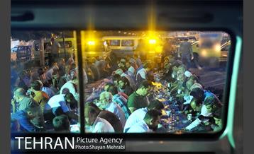 افطاری ساده در پایانه تاکسیرانی صادقیه 27