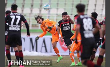دیدار تیم های فوتبال سایپا تهران و فولاد خوزستان