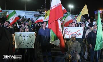 تجمع شب سی‌وچهارم در میدان انقلاب 13