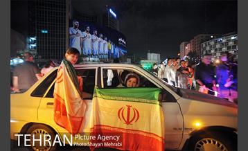 شادی خیابانی مردم بعد از پیروزی تیم ملی ایران 34