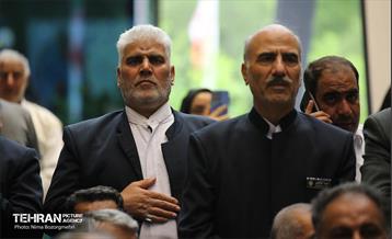 اهتزاز پرچم سبز رضوی بر فراز برج پرچم ایران 23