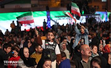 رویداد «شب ایران» در میدان انقلاب اسلامی 55