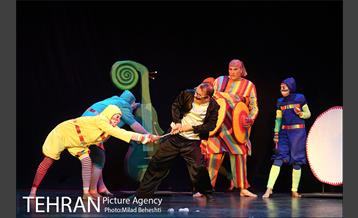 نمایش پاهای خانم هزارپا‎ 10