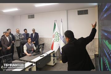 افتتاح ۳ ایستگاه شارژبرقی و رونمایی از تاکسی برخط 16