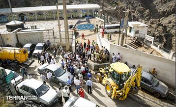 بازدید شهردار تهران از منطقه سیل زده امام زاده داوود(ع) 44