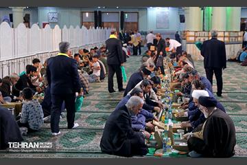 ضیافت افطاری در حرم عبدالعظیم حسنی(ع) 19