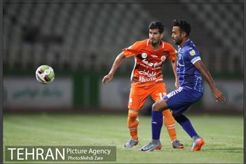 دیدار سایپا تهران و صنعت نفت ابادان در لیگ برتر فوتبال  6