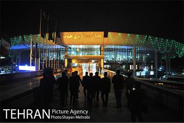 سرپرست شهرداری تهران و رئیس مرکز ارتباطات و امور بین الملل شهرداری تهران در بازدید از فعالیت‌های شبانه شهرداری و زندگی شبانه مردم تهران 14
