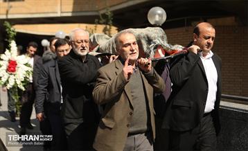 تشییع پیکر زنده‌یاد استاد سیدعبدالله انوار 13