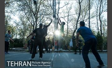 ورزش والیبال در پارک لاله‎ 3