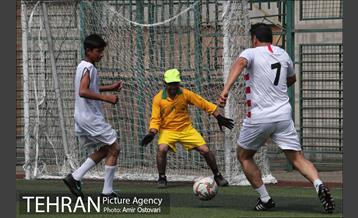 دیدار دوستانه بین پیشکسوتان پرسپولیس-استقلال با کودکان کار 16