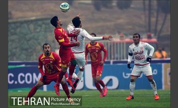 دیدار تیم های فوتبال نفت تهران و تراکتورسازی تبریز