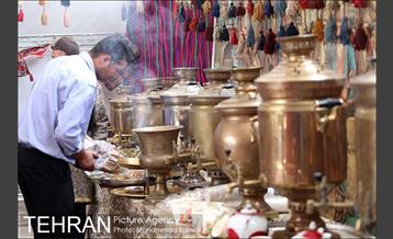 بازدید معاون فرهنگی و اجتماعی شهرداری از نمایشگاه عطر یاس 11