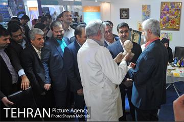 بازدید حسینی مکارم سرپرست شهرداری تهران ار نمایشگاه کتاب 43