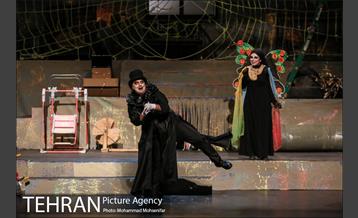 اجرای نمایش شاپرک خانوم 26