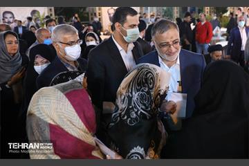افطاری شهردار تهران با حضور خانواده شهدا 16